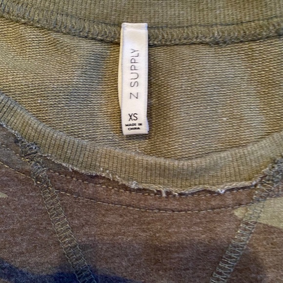 Z Supply Camo Weekender - Picture 2 of 2